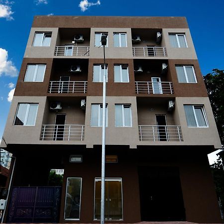 Family Hotel Batumi Exterior photo