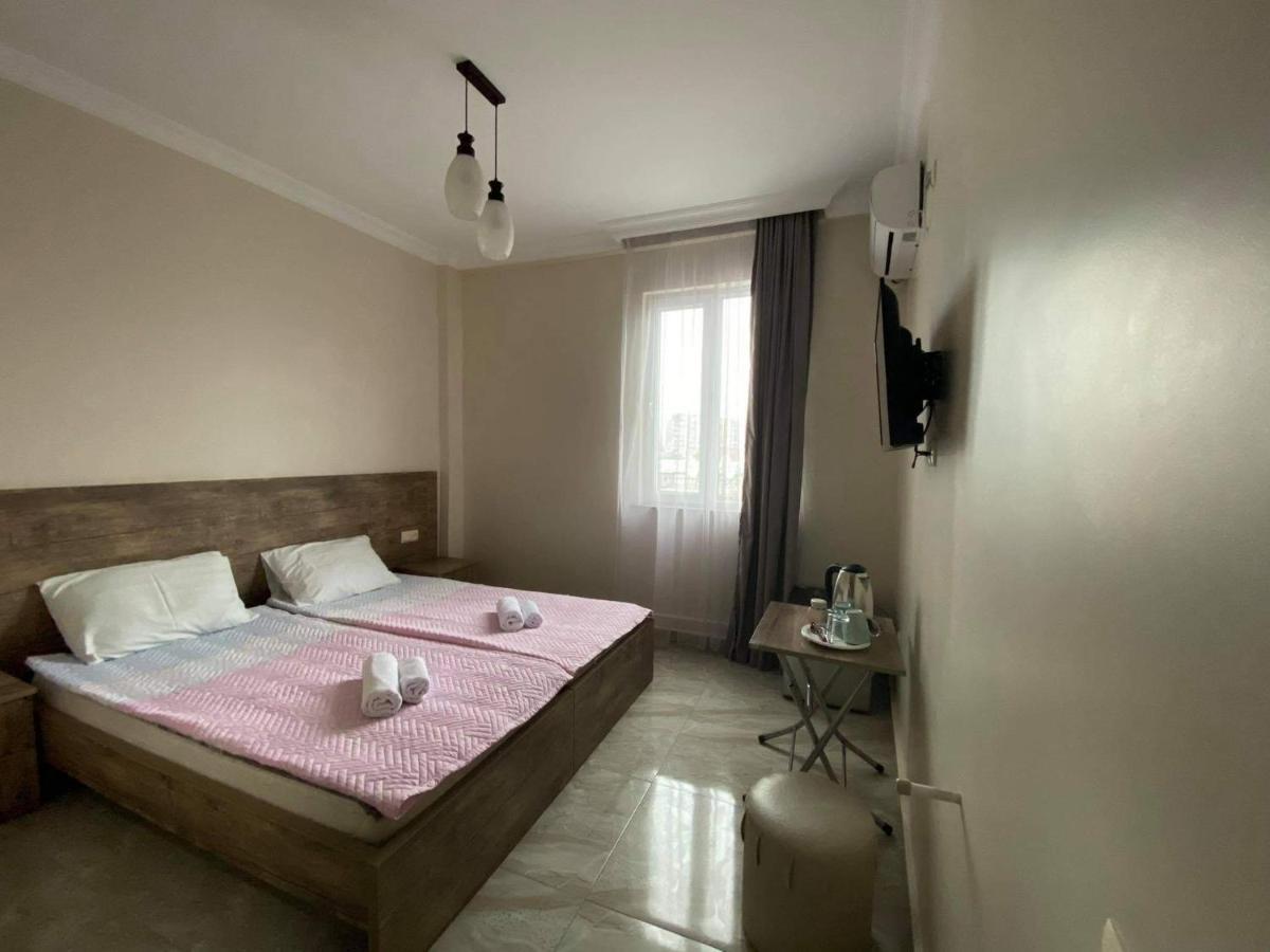 Family Hotel Batumi Exterior photo