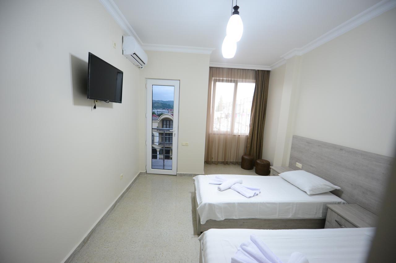Family Hotel Batumi Exterior photo
