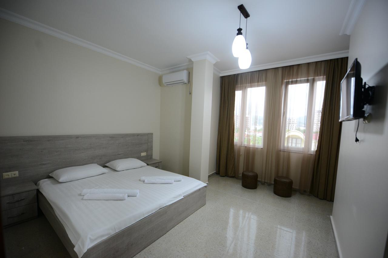 Family Hotel Batumi Exterior photo